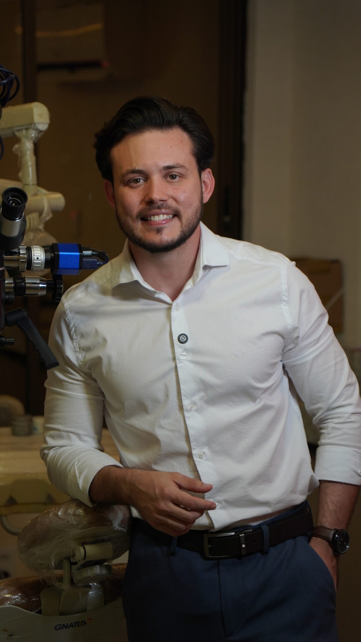 Dr. Selton, especialista em endodontia